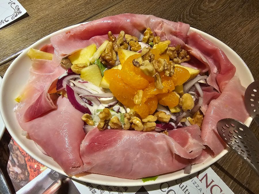 테이블 위에 놓인 메뉴