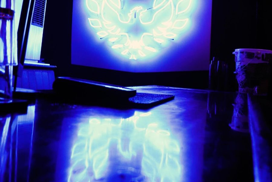 주피터 바 내부 게임기