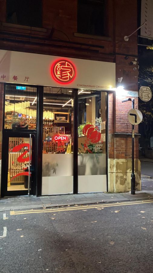 다양한 딤섬 메뉴와 가격이 적힌 메뉴판