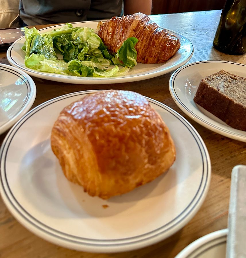 깔끔하게 정돈된 테이블 세팅