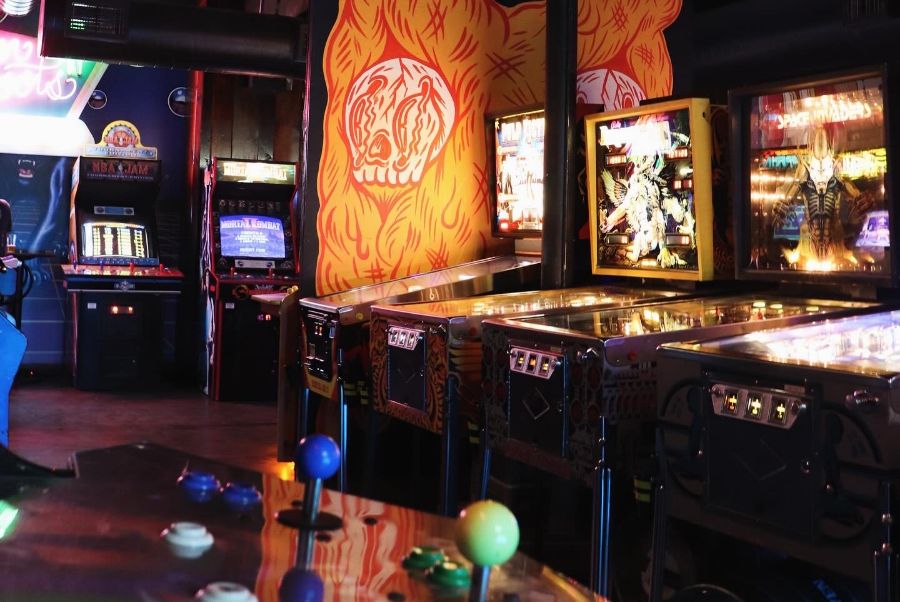 주피터 바 외부 간판