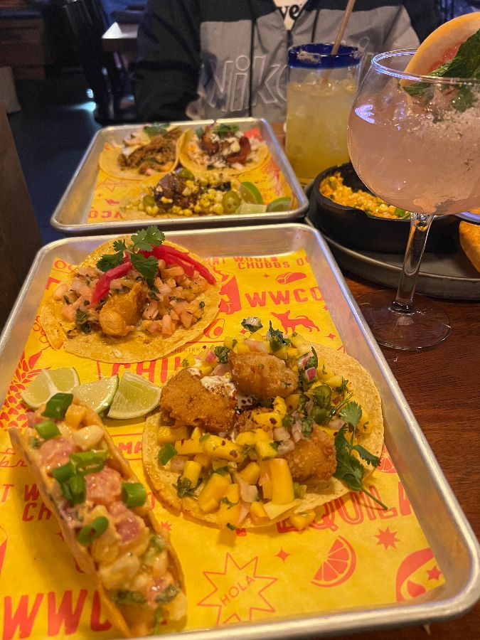 맛있는 음식을 배경으로