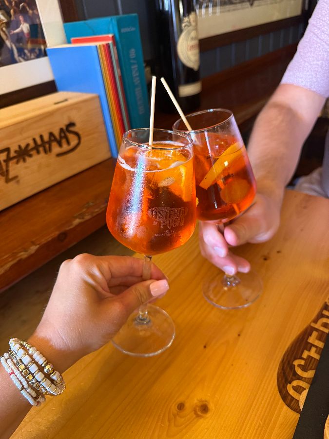 오스테리아 아이 푸니 내부 장식