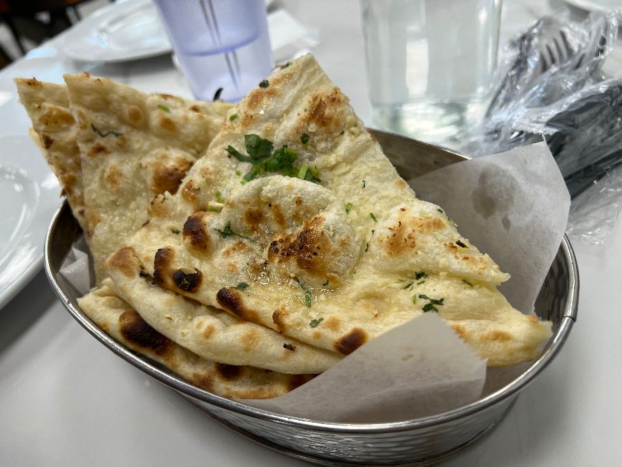 정갈하게 담긴 커리와 쌀밥