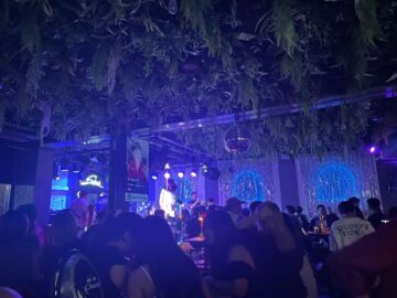 푸켓 맛집 Sippin Phuket, 음악과 열정으로 가득 찬 밤의 서막