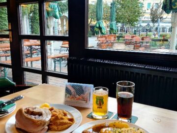 베를린의 숨겨진 보석, Zur Haxe: 전통의 맛과 아늑함이 공존하는 현지인 맛집