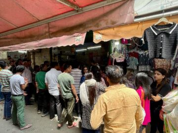 델리 캄라 나가르 맛집, 차체 디 하티: 60년 전통의 촐라 바투라가 선사하는 맛의 향연