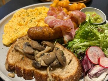 네이키 (Nakey): 싱가포르 차이나타운, 미식의 즐거움과 아늑함을 선사하는 브런치 맛집