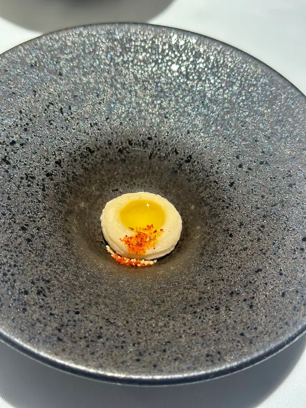 다채로운 식감이 인상적인 코스 요리