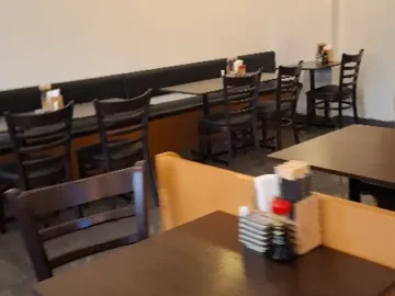 스톡홀름 미식 골목, 요나고 스시 바에서 맛보는 숨겨진 행복 맛집 서사