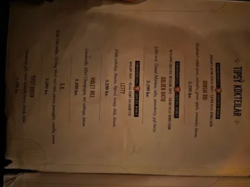 레이캬비크 밤을 적시는 마법, 팁시 바: 잊지 못할 맛의 향연