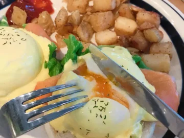 오사카 여행의 달콤한 마무리, Eggs ‘n Things에서 만나는 하와이 맛집