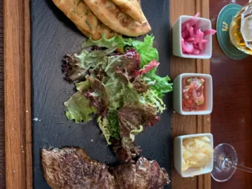 프라하 미식의 밤, 낭만적인 스테이크 맛집 기행