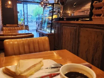 암스테르담 여행의 달콤한 추억, 숨겨진 현지인 단골 맛집 카페