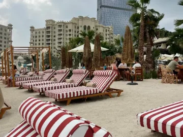 두바이 팜 주메이라에서 만끽하는 미식 경험, 메인 레스토랑의 황홀경