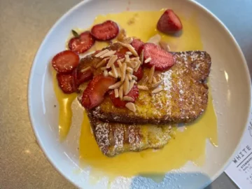 브로드웨이의 활기를 담은, 내슈빌 식스티 바인즈에서의 미식 여행 맛집