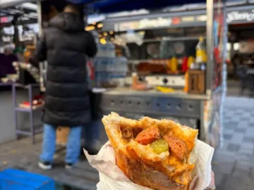 카디쾨이 골목길의 작은 행복, 밥스 핫도그에서 맛보는 이스탄불 최고의 맛집