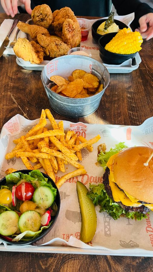 Famous Dave's Bar-B-Que 메뉴