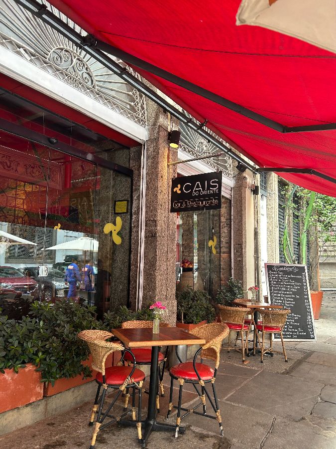 테이블 위 와인