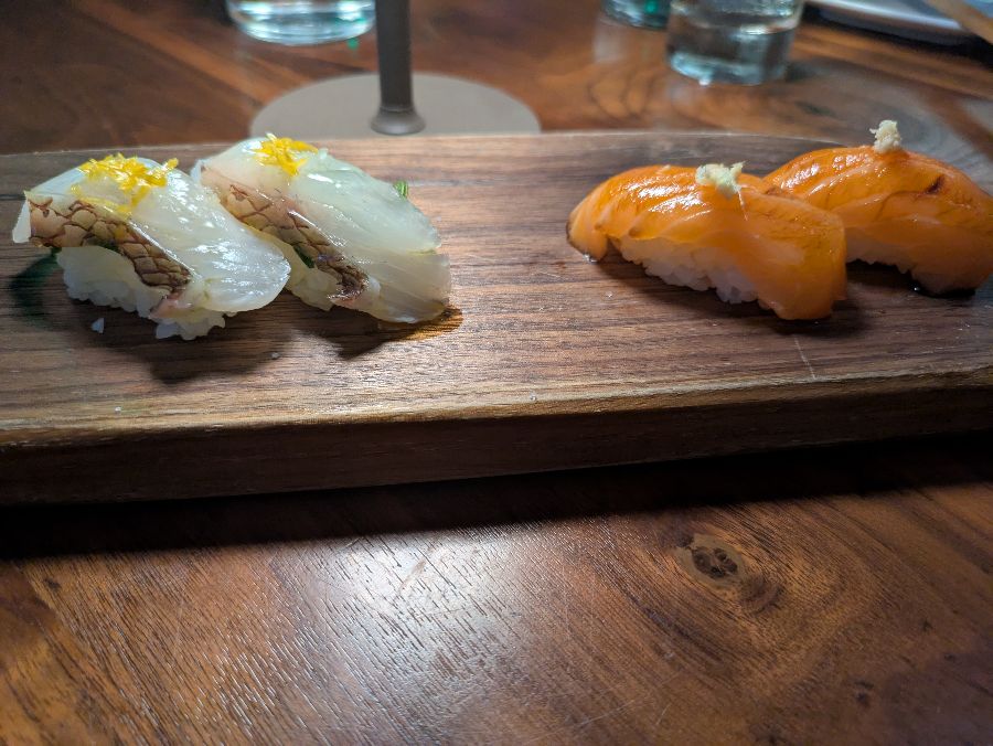 섬세한 플레이팅이 돋보이는 요리