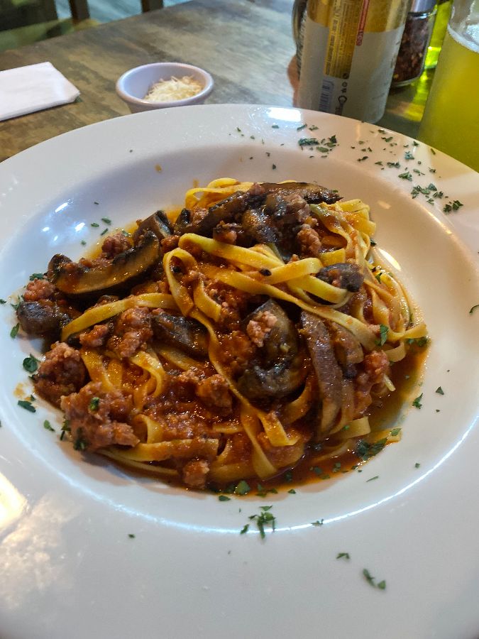 레스토랑 내부 테이블