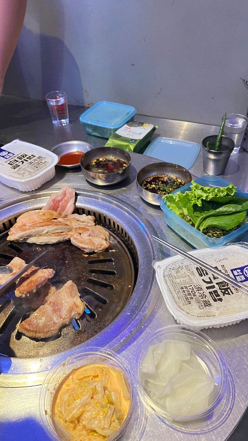 다양한 반찬과 소스들