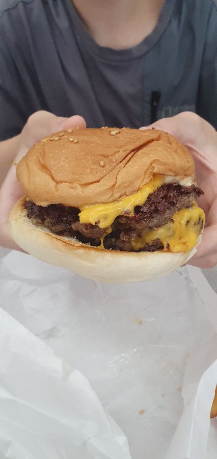 더리얼치즈버거 메뉴판