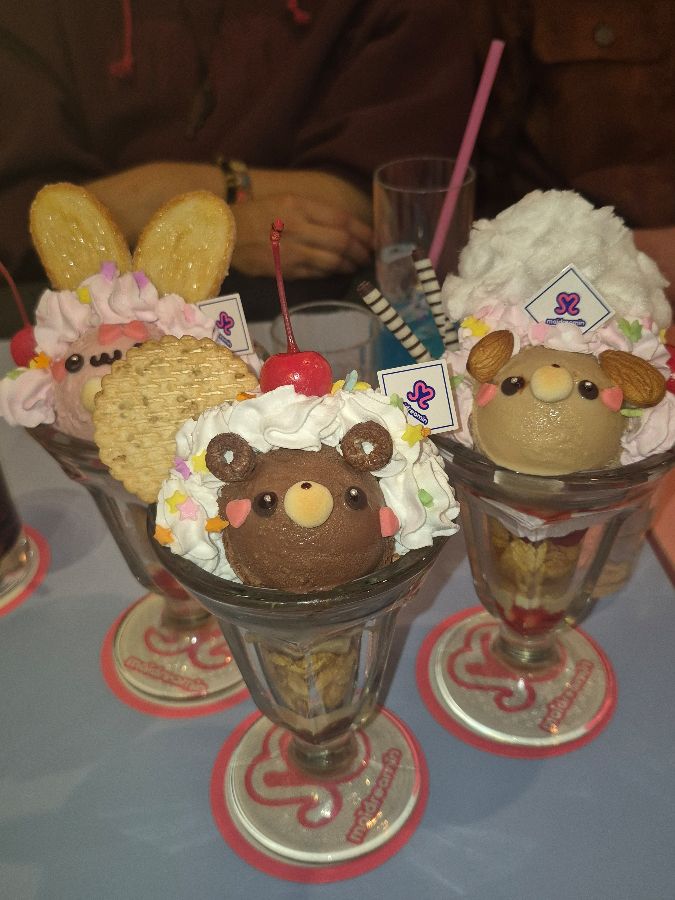 메이드들의 열정적인 공연