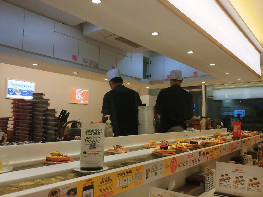 해운대 바다를 배경으로 즐기는 초밥