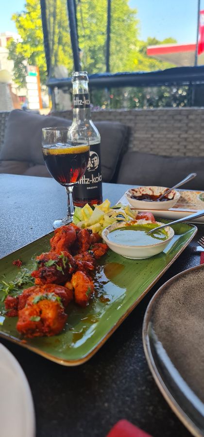 테이블 위에 놓인 카레