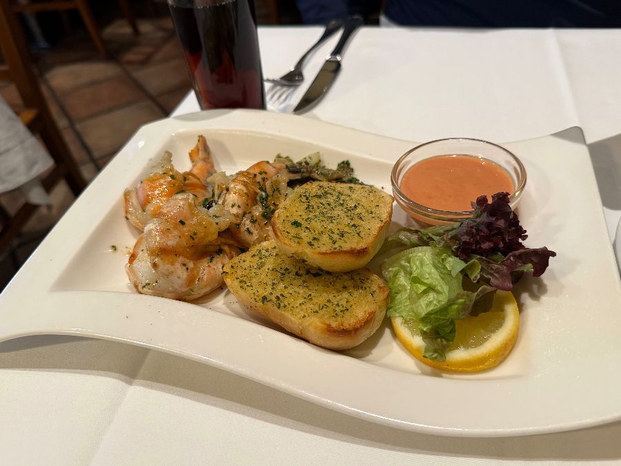 올리브 오일에 끓여진 감바스