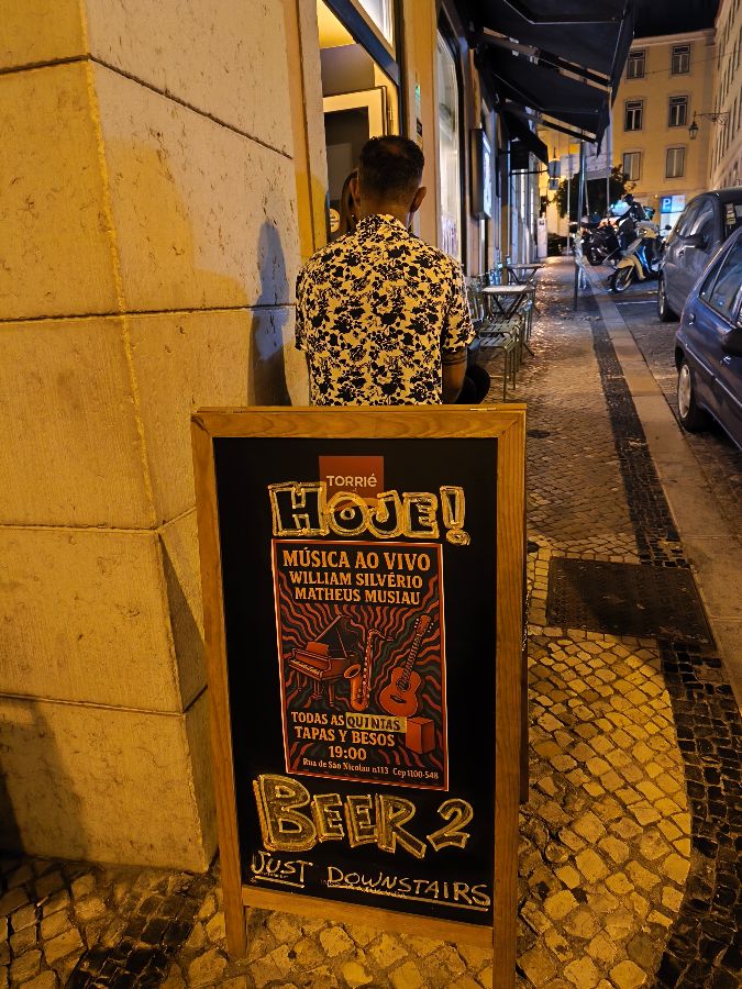 타파스 이 베소스 입구