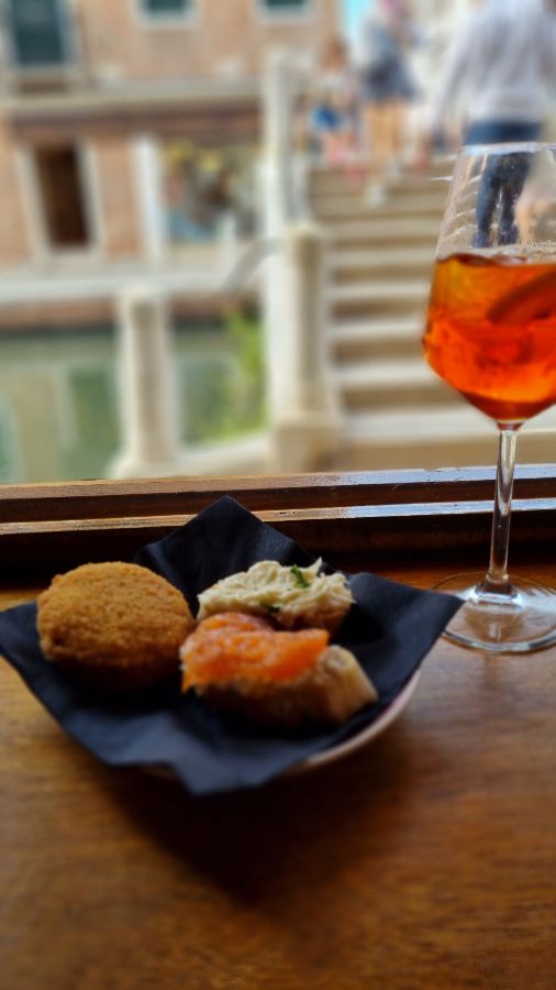 오스테리아 아이 푸니의 치케티와 스프리츠