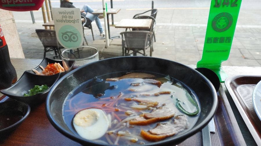 라멘과 덤플링 한상차림