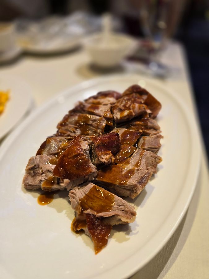 먹기 좋게 잘려 나온 바베큐 패킹덕