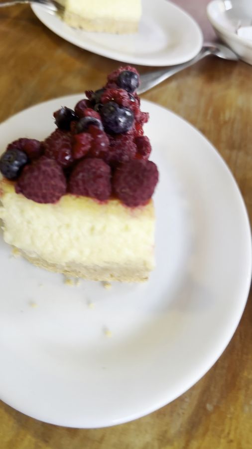 베리가 듬뿍 올려진 케이크