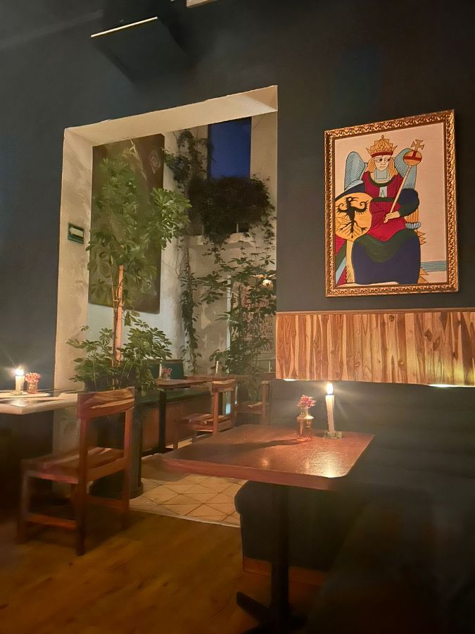 아늑하고 로맨틱한 분위기의 레스토랑 내부