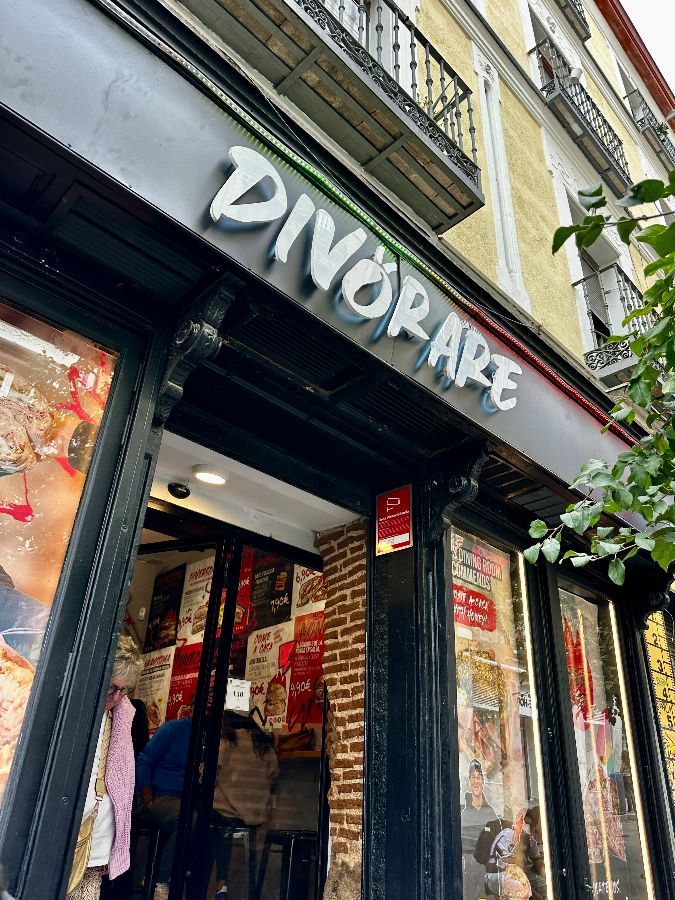 디보라레 외부 간판