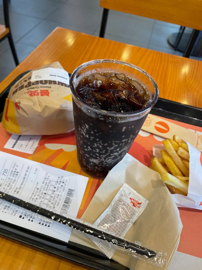 갓 튀겨낸 감자튀김