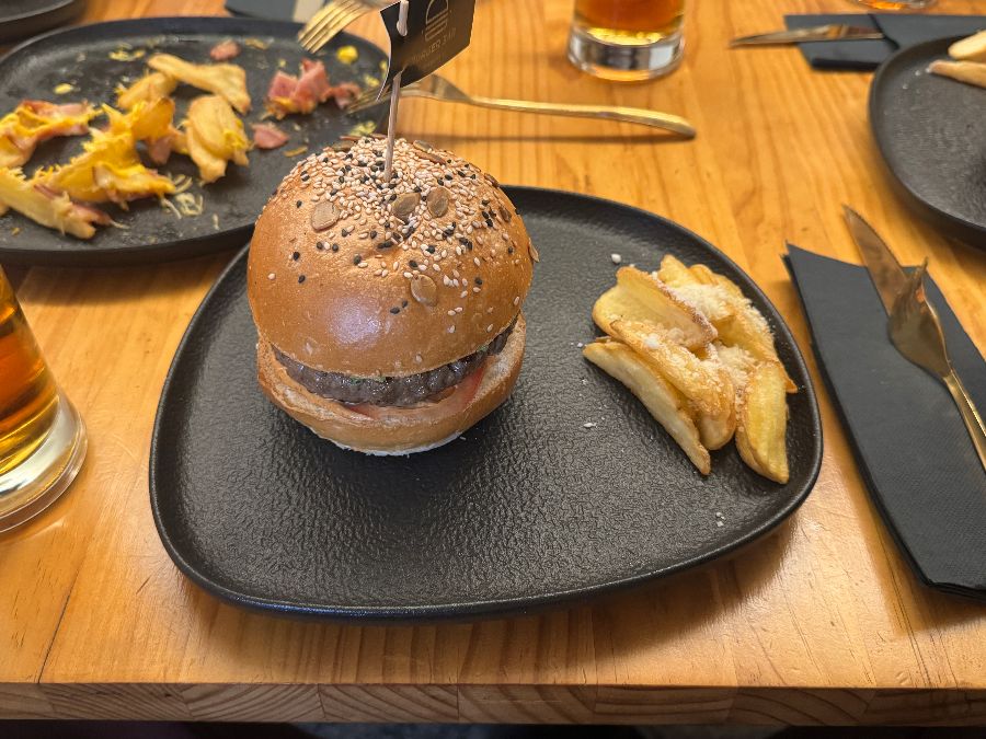 맛있는 버거와 감자튀김