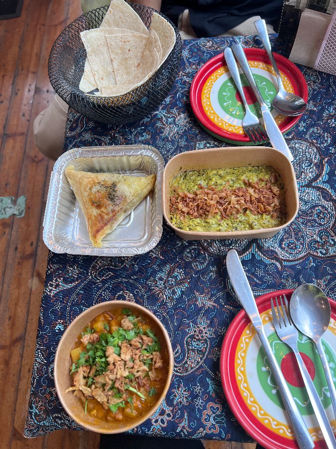 정갈하게 놓인 수저와 냅킨