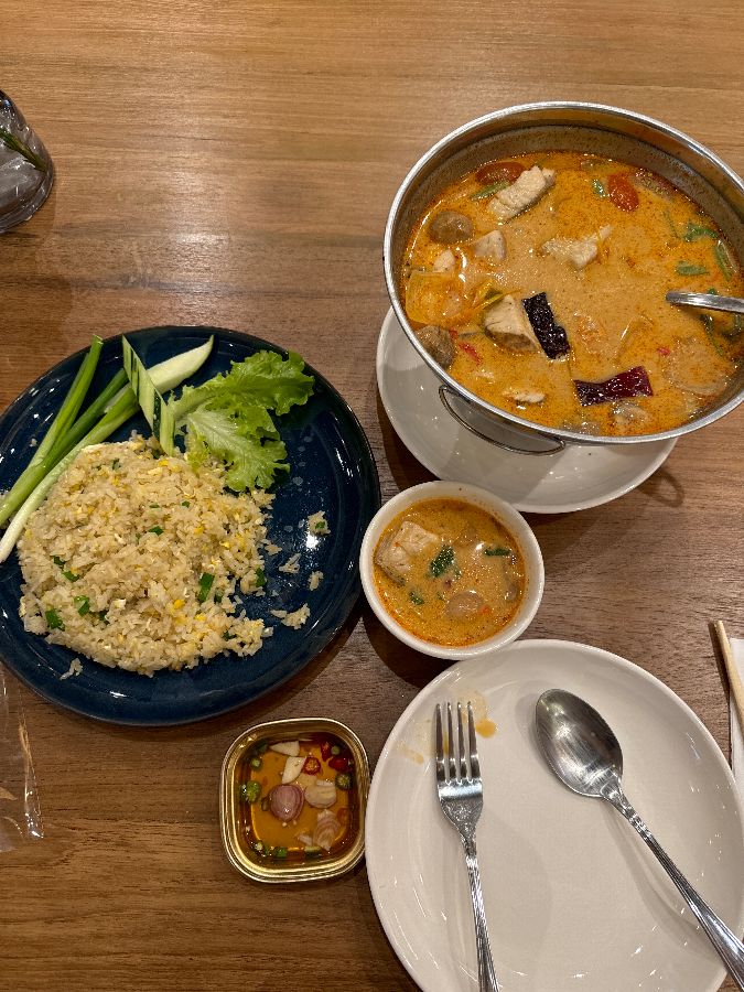 새콤하면서도 매콤한 똠얌꿍