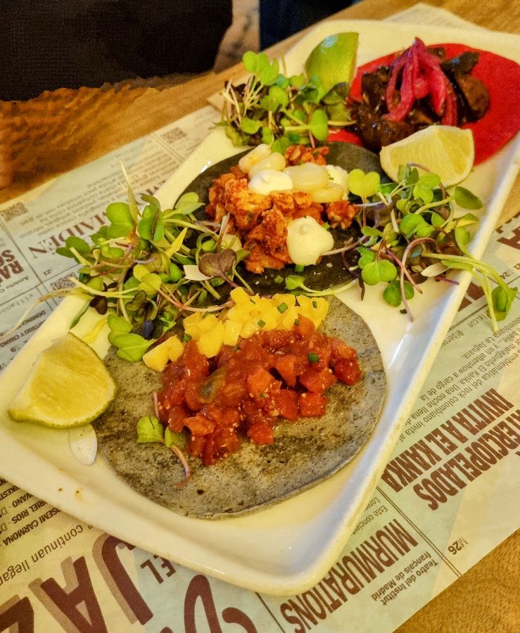 고급스러운 분위기의 테이블 세팅