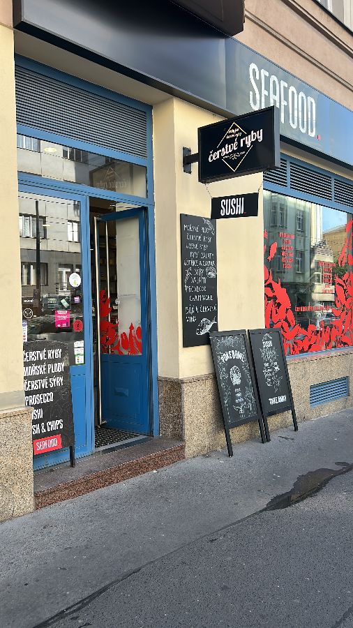 다양한 해산물이 담긴 그릇