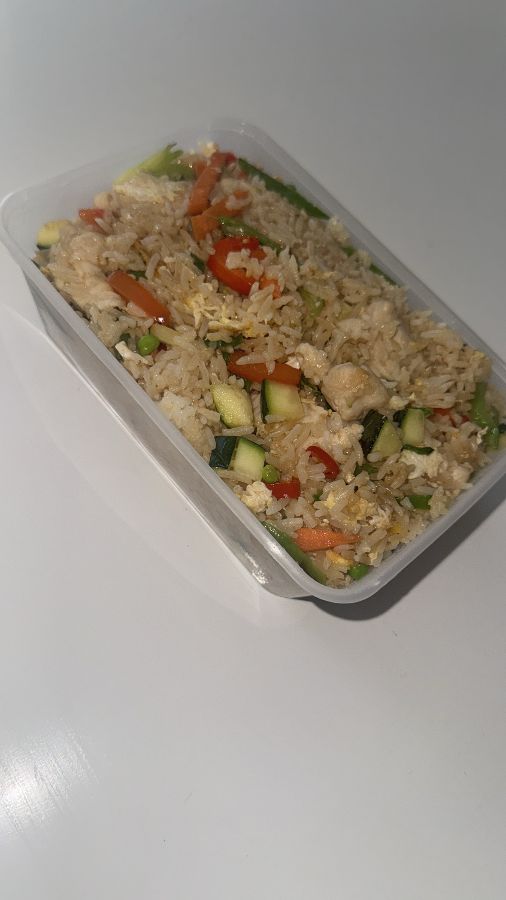 테이블 위에 놓인 식기