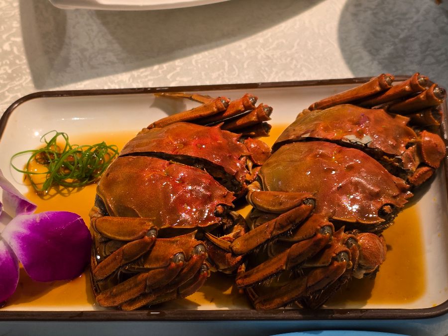 깔끔하게 정돈된 테이블 세팅