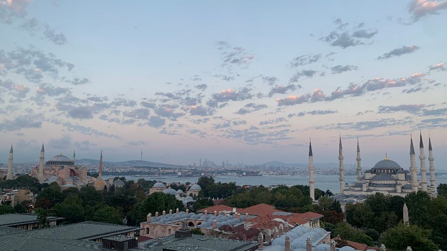 케밥과 곁들여 먹는 빵