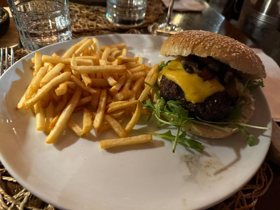 스테이크와 감자튀김, 옥수수