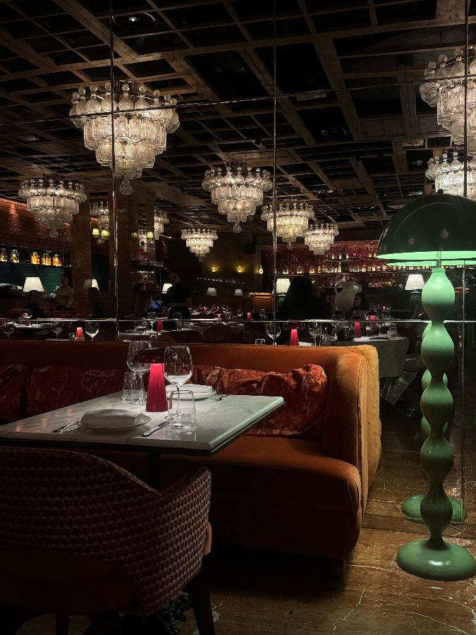 알마의 칵테일 제조 모습