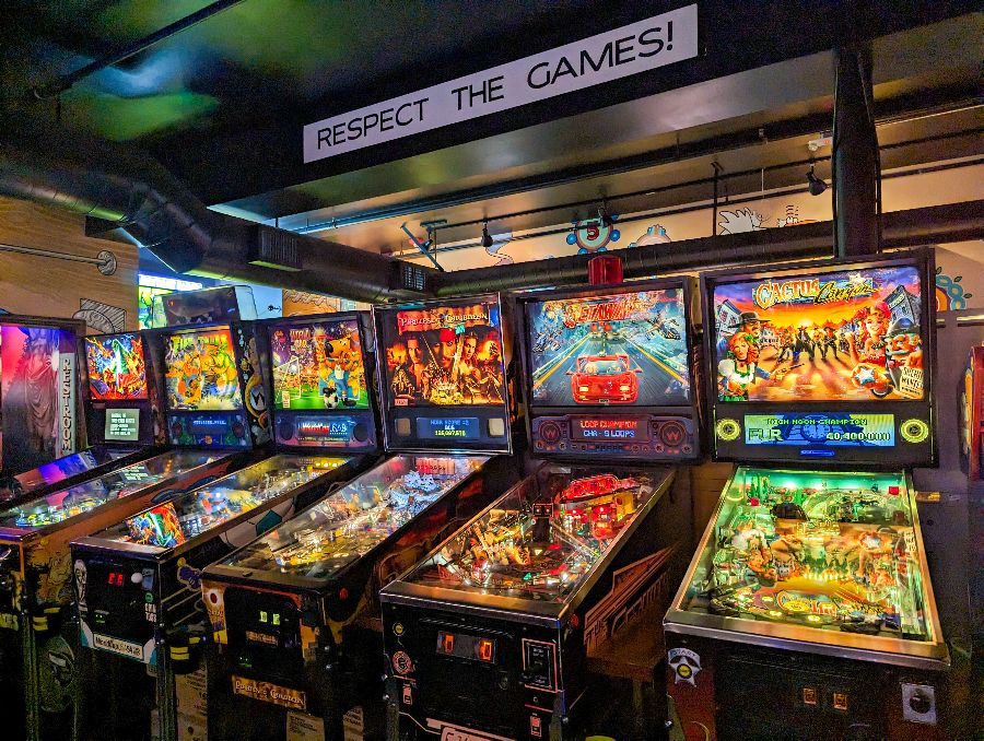 다양한 핀볼 게임기
